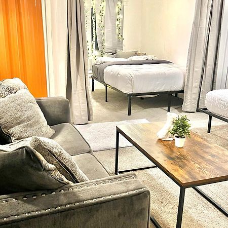 Two Bedroom Villa Studio With Fireplace & Living Room Detroit Exterior foto
