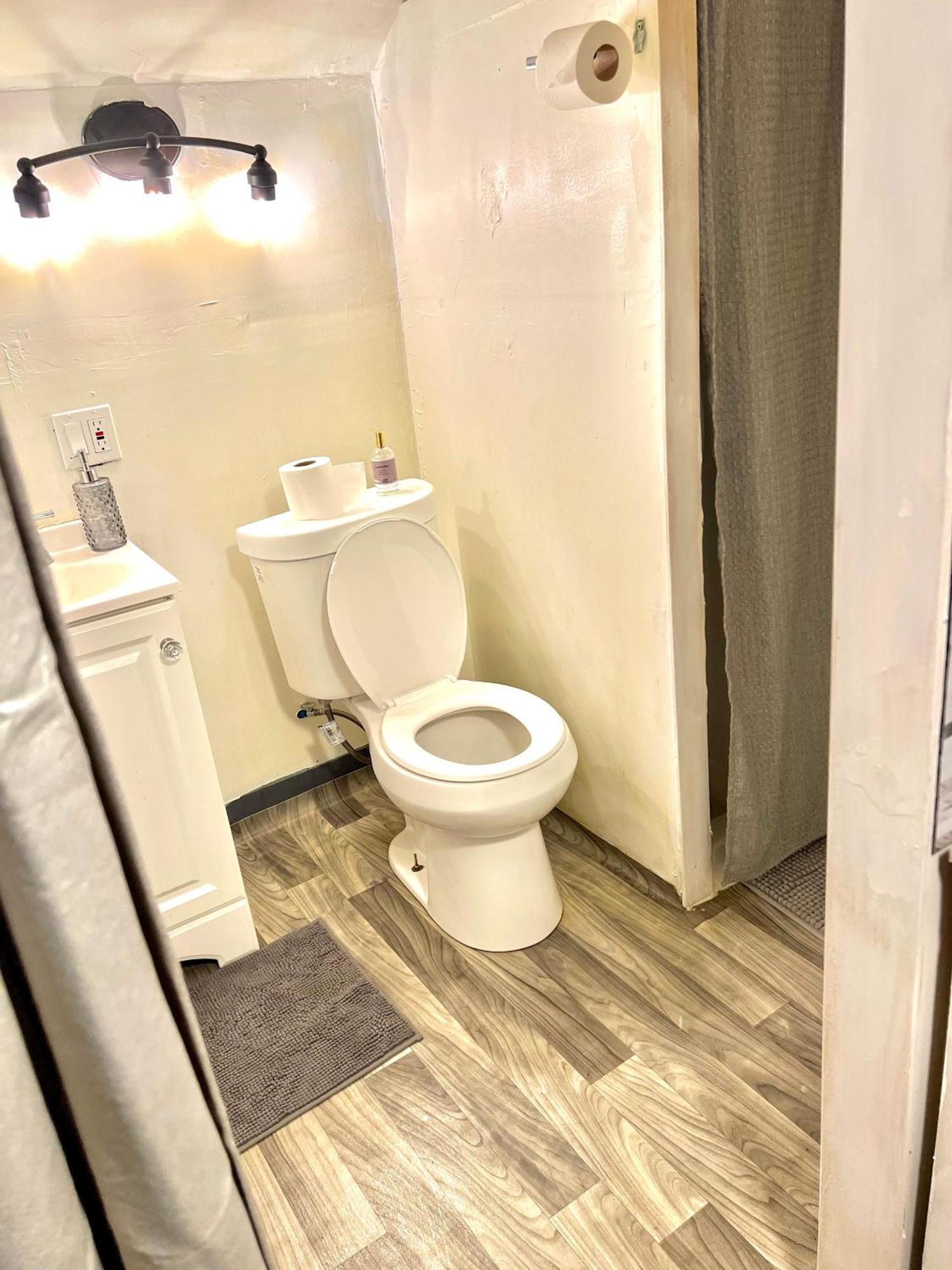Two Bedroom Villa Studio With Fireplace & Living Room Detroit Exterior foto