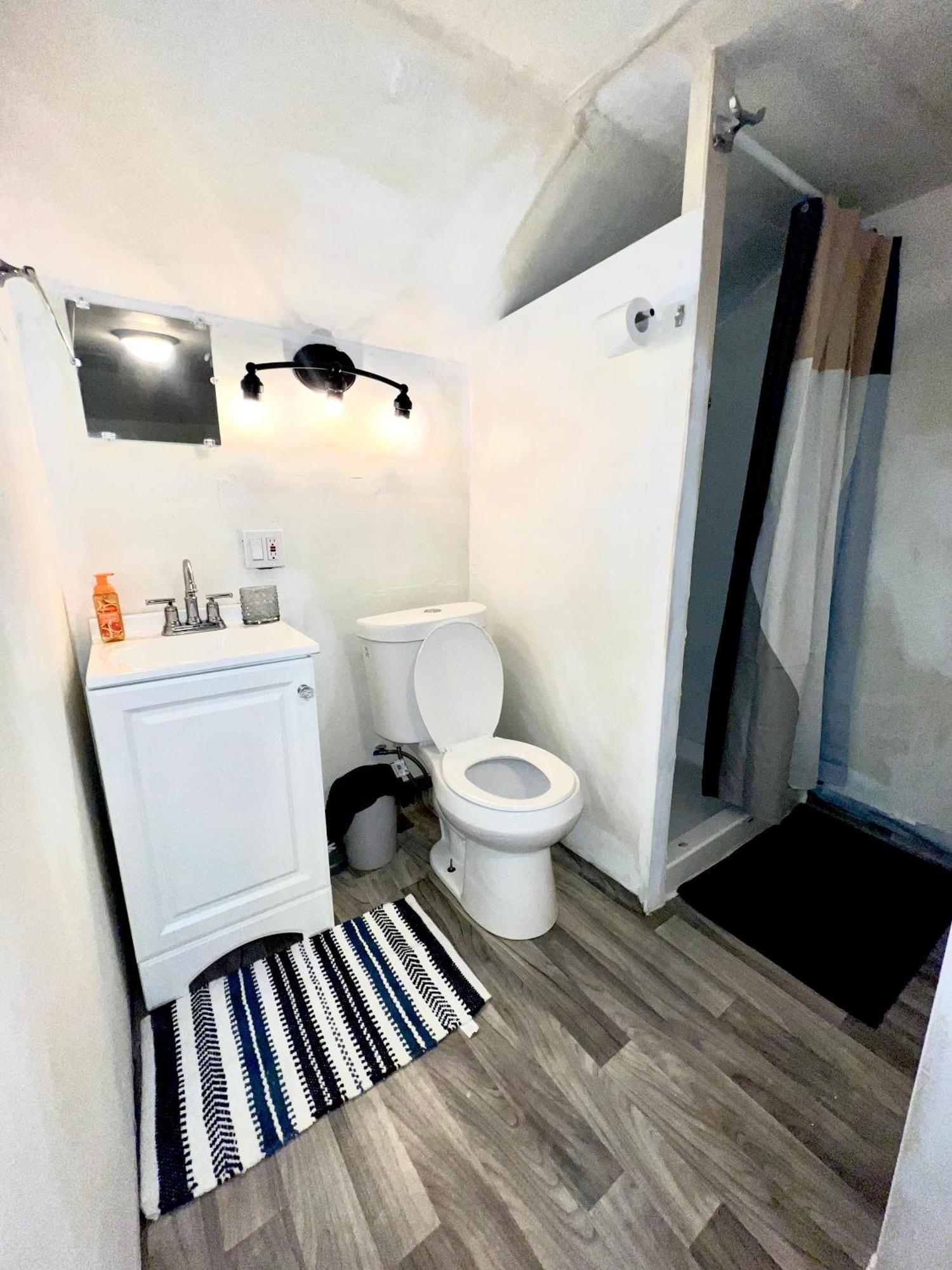 Two Bedroom Villa Studio With Fireplace & Living Room Detroit Exterior foto